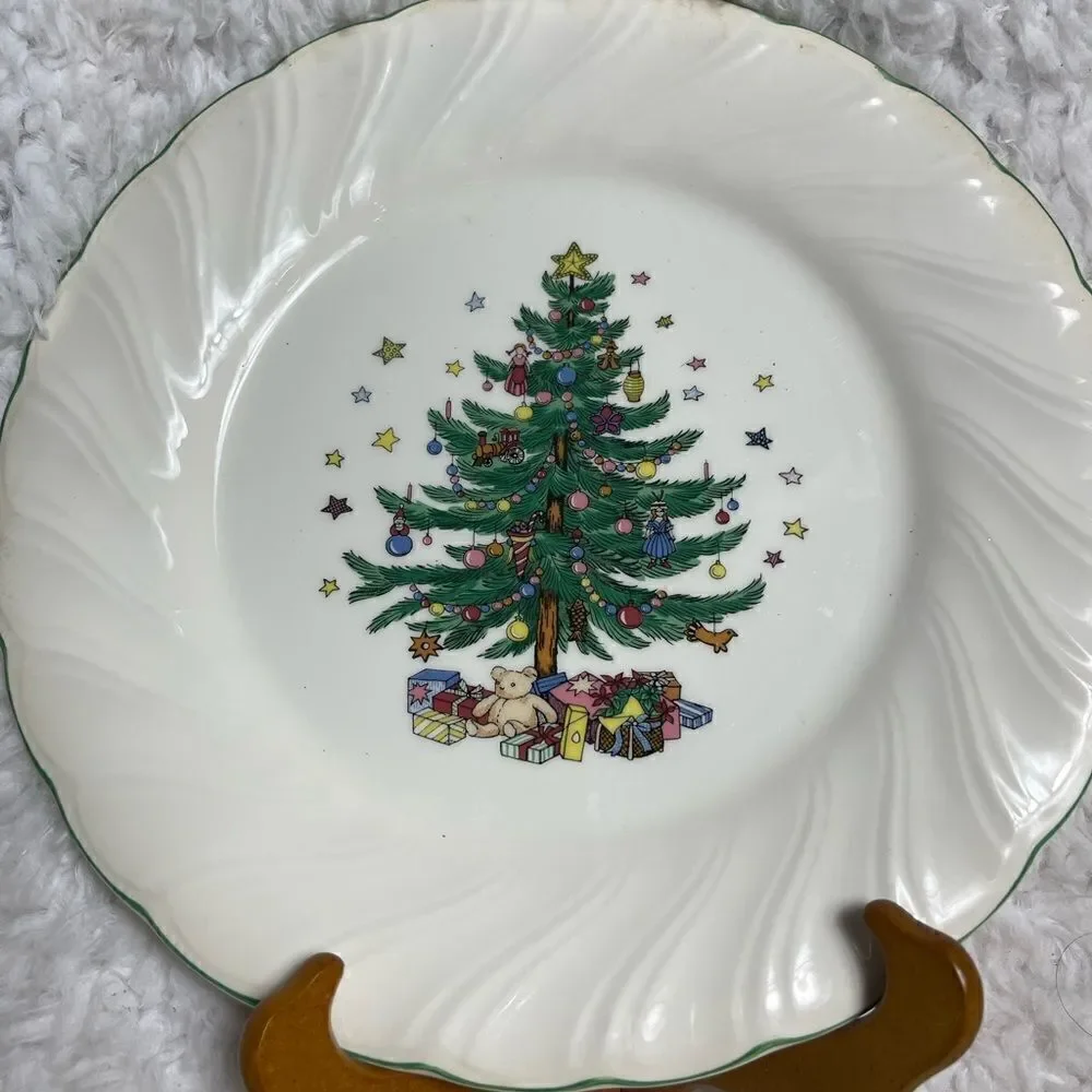 Niko Happy Holidays 1Dinner plate .oven ,microwave and dishwasher safe